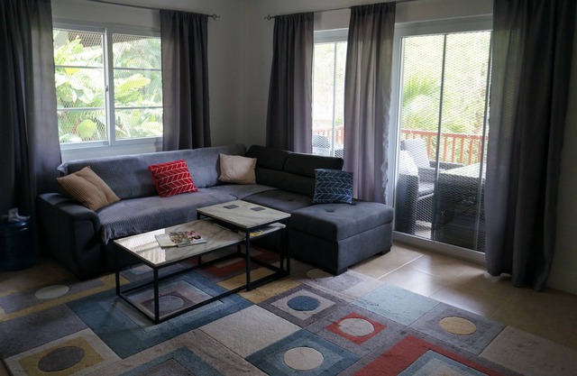 New condo 7 min to the beach in hearth of west end