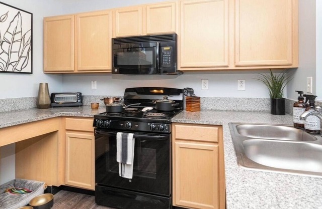 NEW! Cozy 1 bedroom apartment in Downtown Indianapolis w/Free Parking