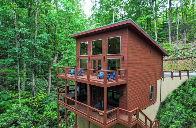 New Cozy Mountain Chalet - Hot Tub Near Downtown