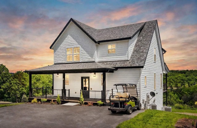 New Dreamy 5Bed Modern Cabin Resort Pool Private Hot Tub Over 30 Amenities Included!