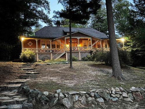 NEW Forest Lodge Serenity on Long Lake - Dogs Welcome