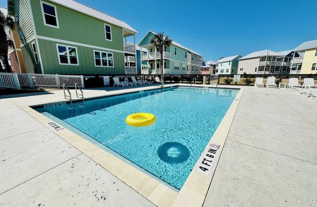 New! Gated w/3 Pools & Hot Tub, Only 0.5 Miles to Beach