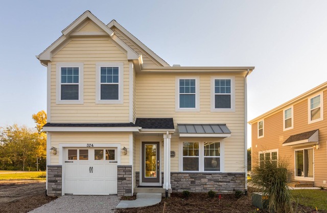 New Haven Cottage; open-concept main floor, close to beaches