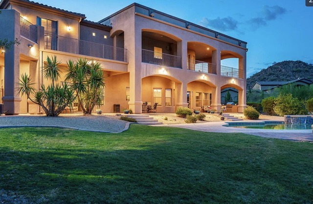New! Heated Pool and Spa +13 Beds + Game Room