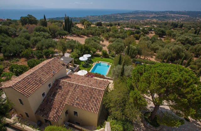 New, high-end sea view villa with chef, large pool & garden + skippered boat