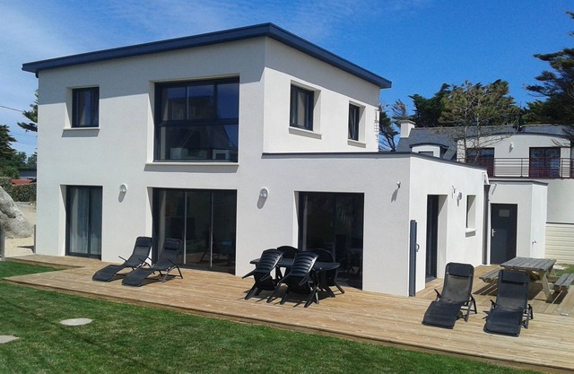 New holiday house 100 meters from the sea