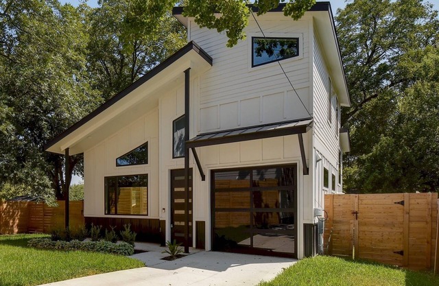 NEW! Home 3 min away from UT!