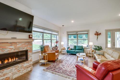 New Home in Pine Island with Yard!