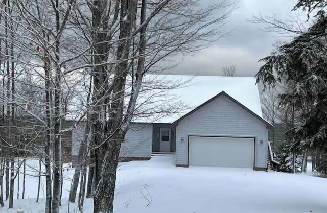 New Lakefront Retreat with Spectacular Views