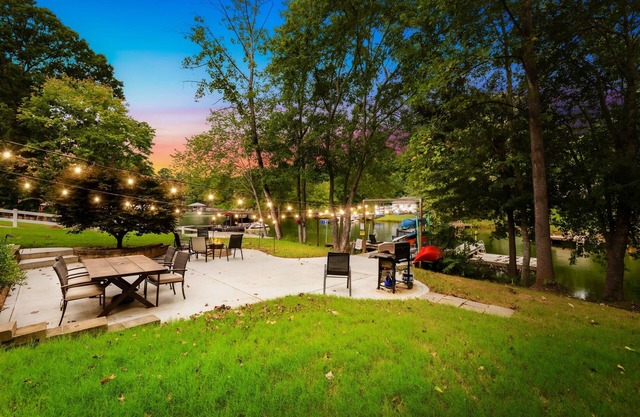 NEW Lakeside Retreat! Kayaks, Ping Pong & Firepit