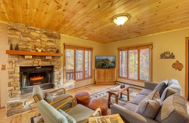 New Listing 4BD3BA Pine Haven Getaway