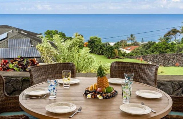 NEW LISTING - Authentic Hawaii Experience near shops