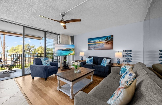 New Listing! Direct Ocean Views, Private Lanai