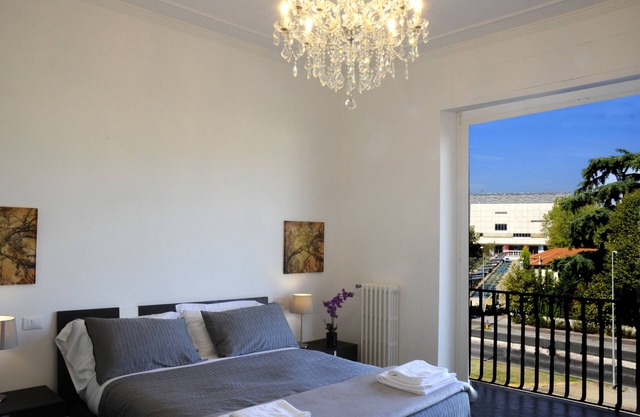 NEW Listing, Montebello Opera Luxury Apt 2 bdm/2 bath with balcony