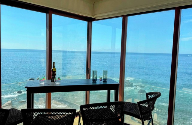 NEW LISTING! OCEANFRONT CORNER TOP FLOOR 2 BEDROOM UNFORGETTABLE VIEWSn