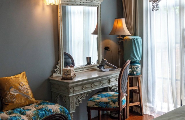 NEW Live like a Queen or King - Unique Victorian House