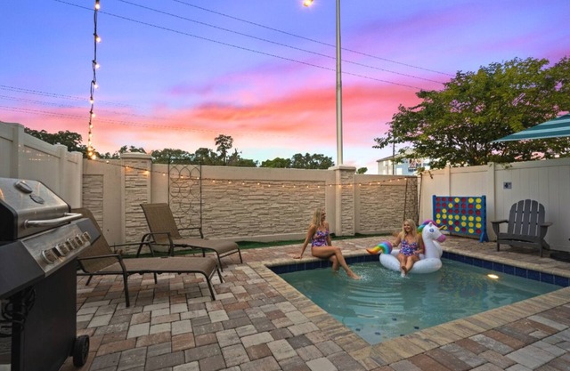 New Luxury 4 Bedroom Villa by 𝓓𝓲𝓼𝓷𝓮𝔂 w/Pool