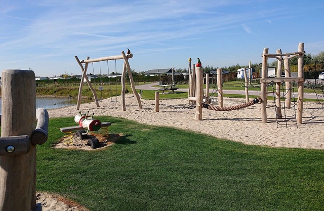 New luxury chalet in a charming park in sunny Zonnemaire, Zeeland