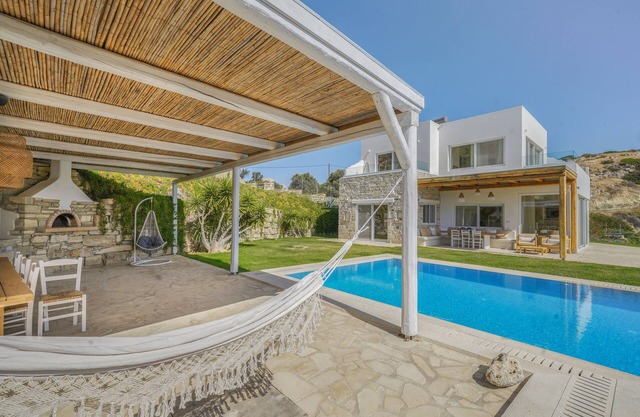 New luxury villa private pool, quietness, unique Position, enjoy Cretan Nature