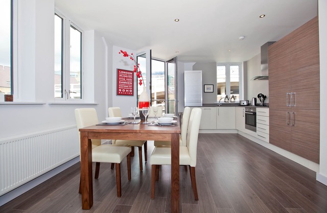 New, Modern 2bed 2bath Liverpool Street