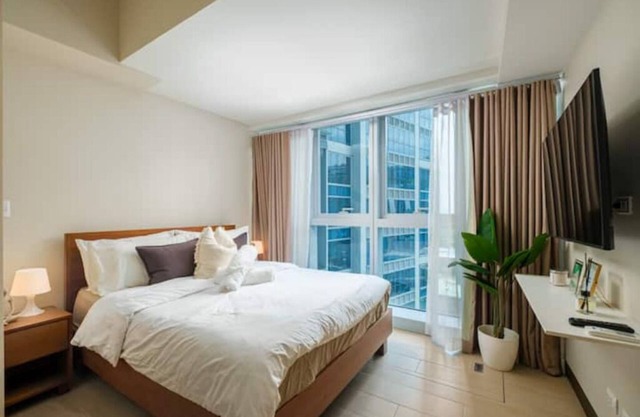 New & Modern Uptown BGC 1BR 4pax