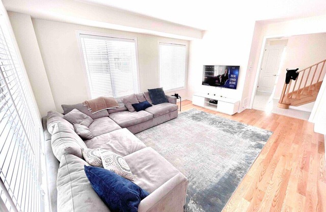 New Niagara 5 Bedroom 3 Bathroom home in West Niagara