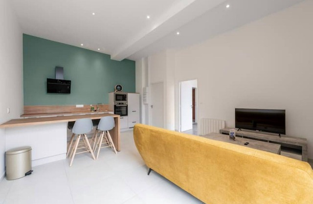 New, quiet, comfortable 3-star Meublé de Tourisme apartment.