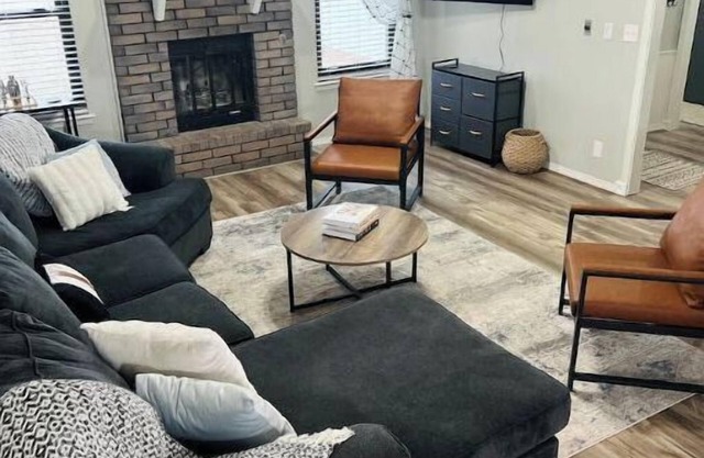 New Remodel 3BD/2Bath Weekly/Monthly Discounts available