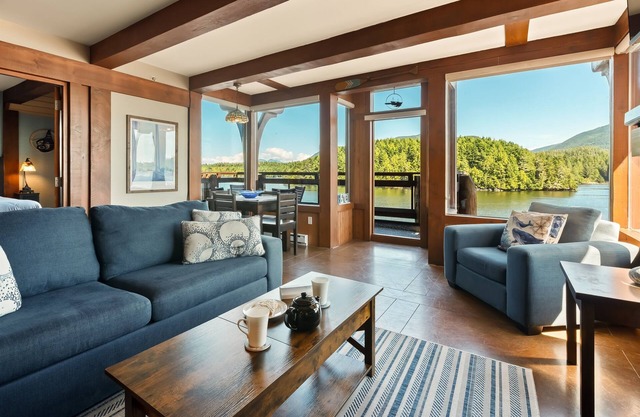 NEW-Safe Harbour- Incredible Water Views, Downtown