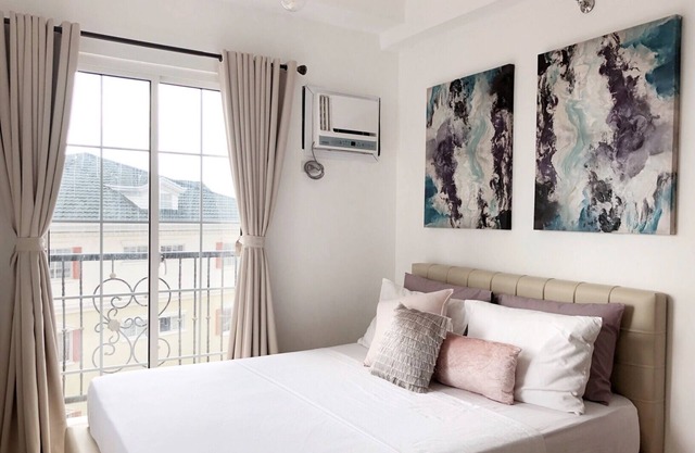 New Secured 1BR w/Balcony and Netflix in the City!