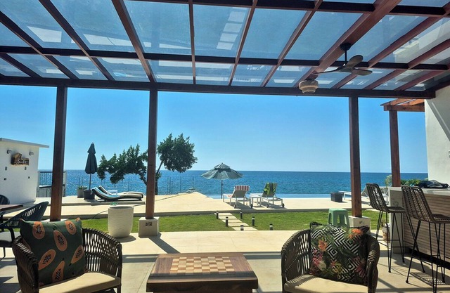 New - Serene 4BR Oceanfront Villa w/Large Saltwater Pool and Direct Sea Access