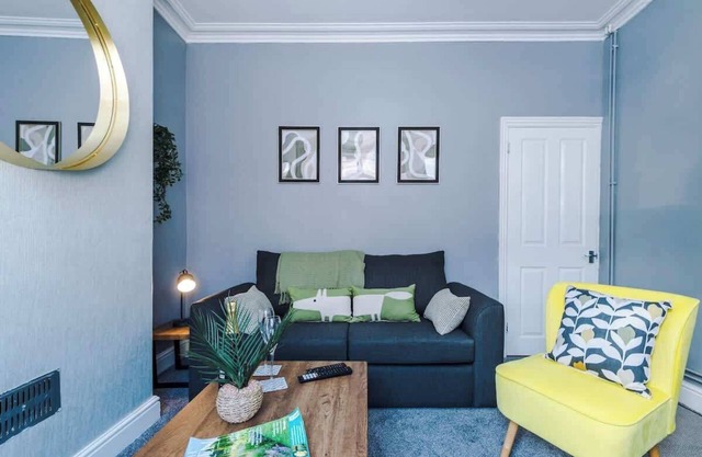 NEW! Spacious Home, Ideal for Groups, FREE Parking