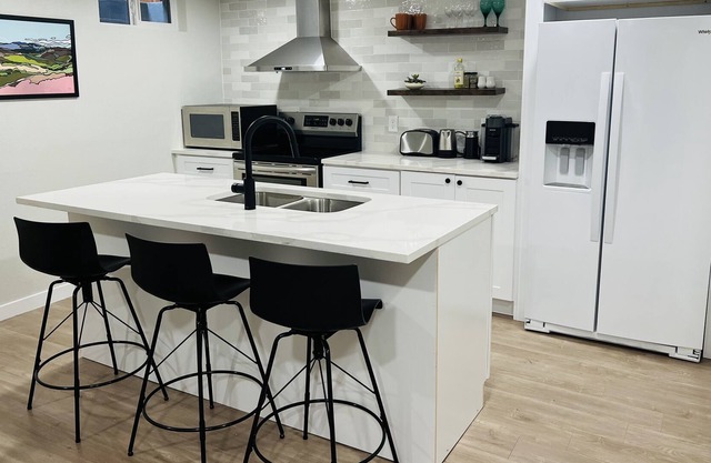 NEW spacious 1 Bedroom suite near Sloan's Lake