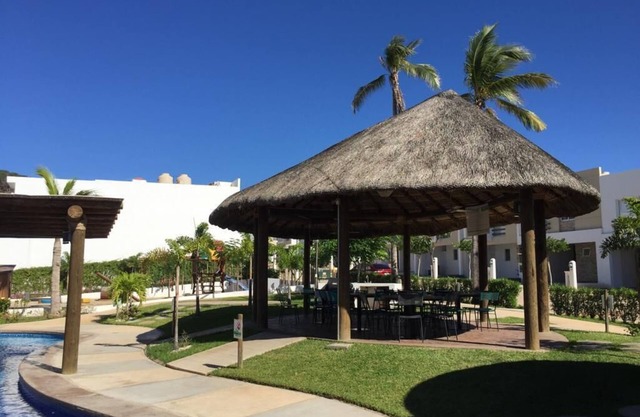 New, Stunning, Beautiful Decorated, Spacious House - 5min walk to the beach