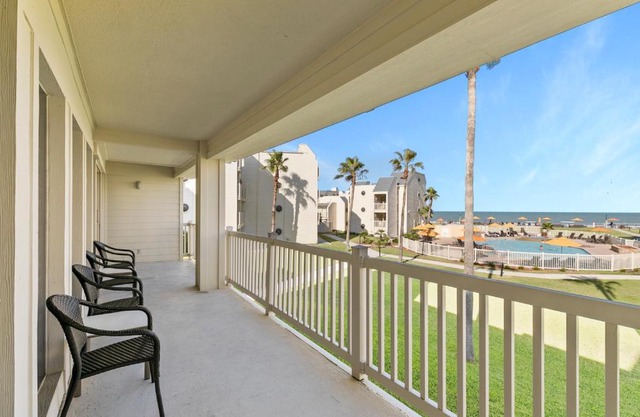 New Stunning Ocean-View Beachfront Resort, Heated Pool!