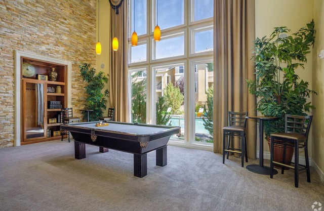 New Stylish 1BR Apt With Heated Pool Gym Yoga Studio