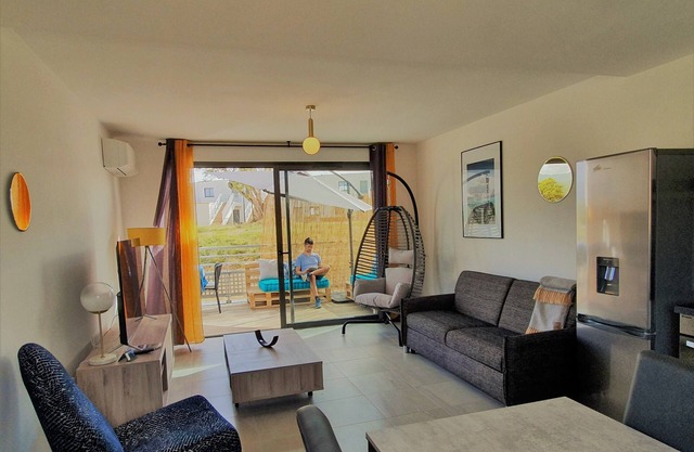 New, SUPERB T2 Standing, air-conditioned, new