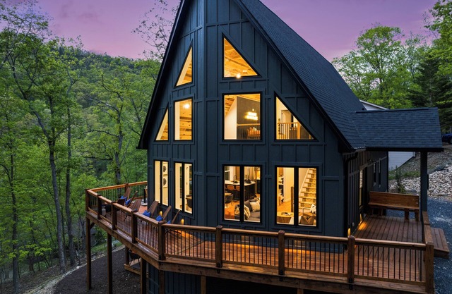 *NEW* The Chalet~Resort~Hot Tub~GameRoom~FirePIt