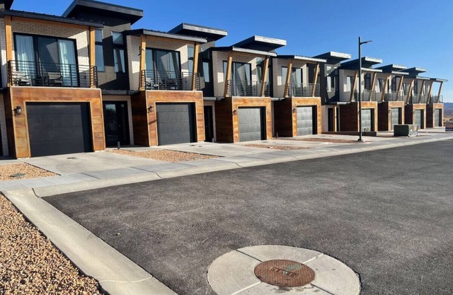 New Town Home-Sleeps 11- Multiple available-#13