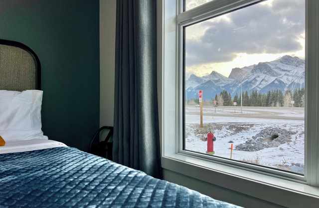 New Townhome with Nice Layout @Skyridge, 5min to Canmore, 1min to BanffGate