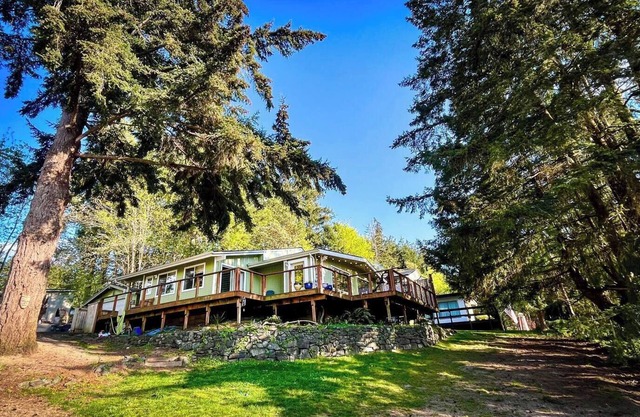 NEW - Vaughn Bay Canopy Suite