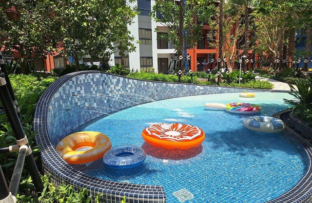 NEW vibrant and festive 1-bedroom condo in the heart of Hua-Hin