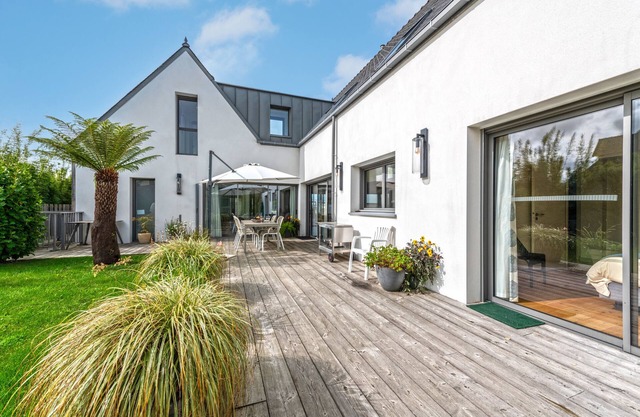 NEW - Villa 300 meters from the beach, heated indoor pool, sea view