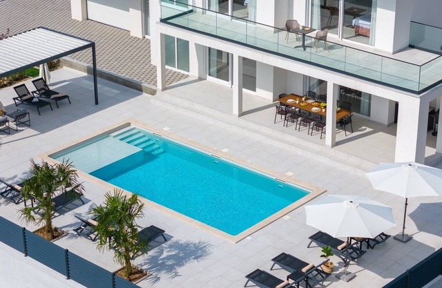 NEW Villa Carmen with 5 en-suite bedrooms