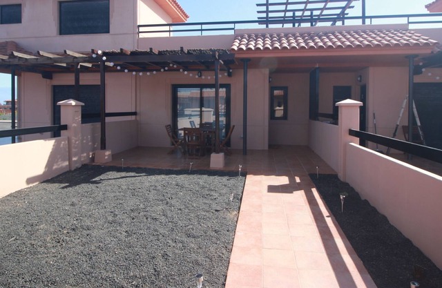 new villa, independent, adjacent to the swimming pool and tennis courts