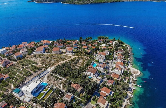 NEW! Villa Paloma Blanca with private heated pool, a Jacuzzi, Finnish Sauna, and Gym, 100m from the beach