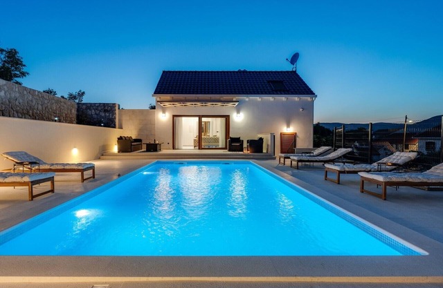 NEW! Villa Pietra with heated pool, 3 bedrooms, unspoiled surroundings