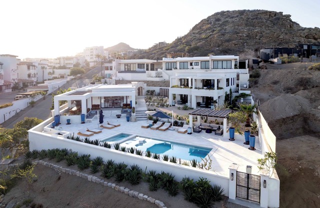 New Villa, Priv. Suites, Priv. Pool + Beach Club Access