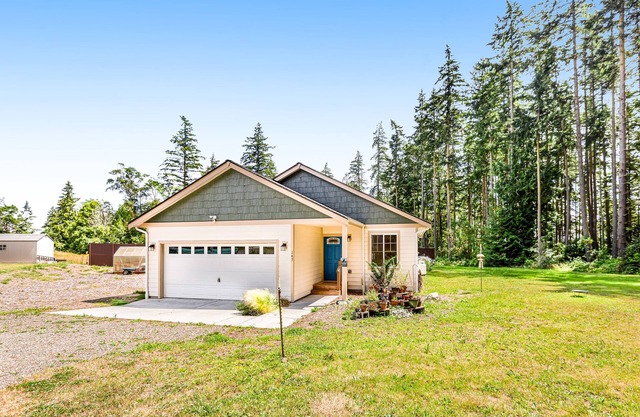 Newer, dog-friendly home at the forest's edge with patio & WiFi - near downtown