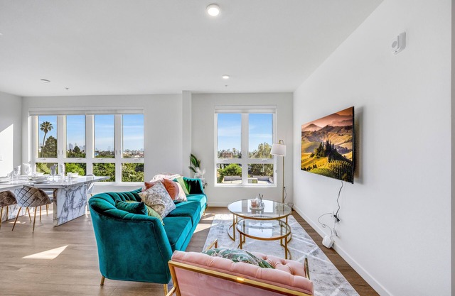 Newly Built 2BR in the Heart of Hollywood